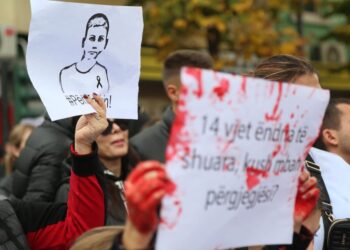 “Ishte i mbushur me ëndrra dhe jetë, ia morën të dyja!” Nëna e Martinit prek me mesazhin e saj në protestë