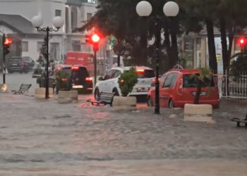 Erë e fortë dhe reshje shiu, ja si paraqitet situata në qarkun e Shkodrës
