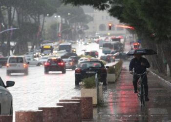 Moti i keq mbërthen vendin, bllokohen akse rrugore në Veri, disa zona pa energji elektrike