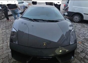 Fëmija shqiptar vetëm 11 vjeç vinte vërdallë me Lamborghinin luksoz