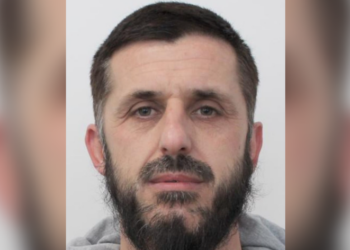 U arrestua për trafikim të miturish dhe pornografi, lirohet mjeku që u martua me 16-vjeçaren