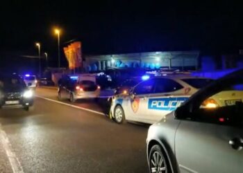 Të shtëna në drejtim të një automjeti në Shkodër, pronari telefonon Policinë