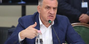 Përfundon sot mandati i “Sterilizimit”, Beqaj shkon sërish në mbledhje. Si u pengua për 9 orë dëshmia e ish-ministrit