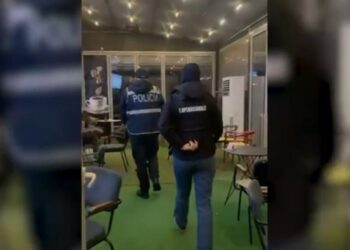 Poker dhe baste sportive online, 29 të arrestuar në Tiranë