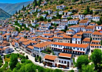 Media spanjolle “La Vanguardia”: Zbuloni Beratin, qytetin përrallor në Shqipëri