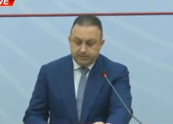 Drejtuesit e rinj të policisë në qarqe, ministri porosi Lleshajt: Autorët e “Dobraçit”, pas hekurave! Efektivët e papërgjegjshëm mos ngacmojnë qytetarët për riparimin e shkallëve, por…