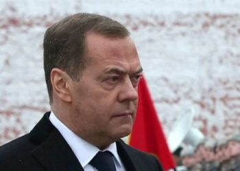 Moska lëshoi raketë hipersonike, NATO dhe Kievi takohen sot, Medvedev: Do ta konsiderojmë sulm nëse…