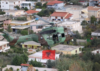 VIDEO / Festimet për 28 Nëntorin, Forcat e Armatosura dhurojnë spektakël në Vlorë