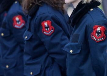 Arrestohet policja e Korçës, drejtonte makinën e dehur dhe u përplas me shtyllën