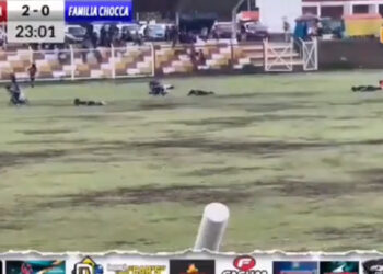 Rrufeja godet gjatë ndeshjes, vdes një futbollist, plagosen rëndë 5 të tjerë