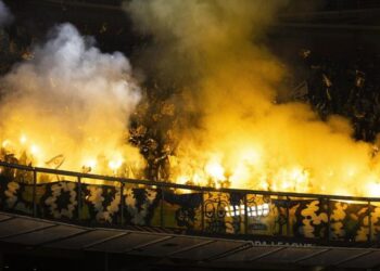 Sulmohen tifozët izraelitë të futbollit në Amsterdam, 10 të plagosur. Netanjahu dërgon avionë shpëtimi