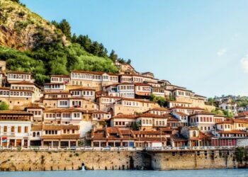 “El Periódico”: Shqipëria, “parajsa” që bashkon vendet e trashëgimisë botërore me plazhet mahnitëse