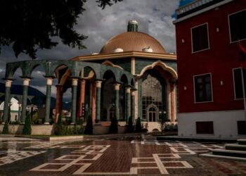 Studiuesi i njohur, James Ker-Lindsay reportazh për krijimin e shtetit të ri sovran bektashi në Shqipëri