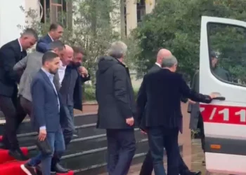 Deputeti i PD del me urgjencë nga Parlamenti, merret nga ambulanca