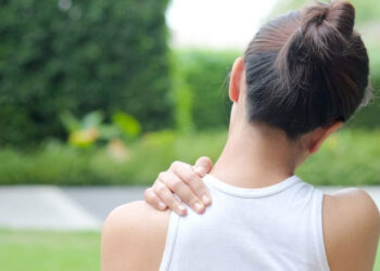 Pesë kura natyrale që duhet të përdorni për lehtësimin e dhimbjeve të qafës