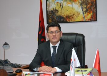 Njohja e viteve të punës në kooperativa, Hado: Qytetari jo më nëpër gjyqe, dorëzon një certifikatë familjare