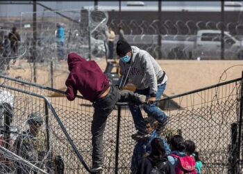 Plani i Trump, si do të largohen emigrantët e paligjshëm/ Operacioni nis me të lidhurit me bandat kriminale
