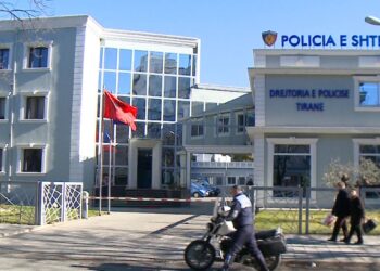 Policia e Tiranës aksion në kryeqytet, raportohet për 10 persona të shoqëruar për mashtrim ekonomik