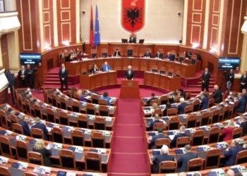 Tensione në sallë! Rama merr fjalën, opozita “protestë”! Kryeministri: Uluni! 5 minuta pushim!
