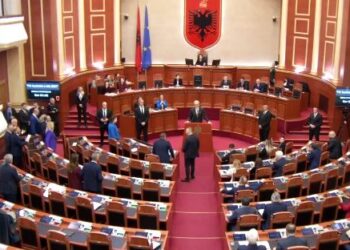 Bonusi për fundvit, Rama në Parlament: Ja sa lekë do të marrin pensionistët