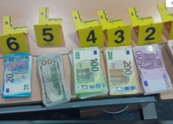 U kap me rreth 28 mijë euro në Kapshticë, arrestohet 50-vjeçari! Ja ku i kishte fshehur paratë