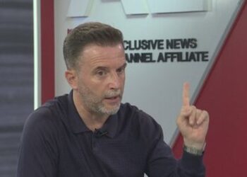 Erion Braçe përplaset me komentuesin: O hajvan, nuk ka urë të gatshme, po e ndërtojmë