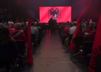 “Po vjen koha e kthimit në atdhe”, Rama: T’i merrni për dore të vegjlit tuaj…