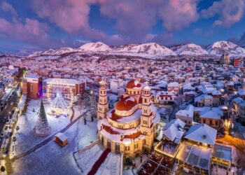 Media spanjolle “El Periódico”: Vizitoni Shqipërinë për Krishtlindje, një perlë me peizazhe spektakolare dhe…