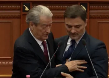 “I thashë se nuk mund të sillte PD-në në pushtet”, Alibeaj tregon bisedën me Berishën: Iku nga zyra dhe…
