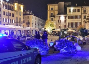 Panik në qendër të Como-s në Itali, i riu shqiptar hap zjarr në sheshin kryesor!