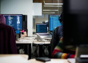 Mashtrim 2 milionë Euro me Call-Center, mbyllen hetimet për izraelitin dhe 38 shqiptarë