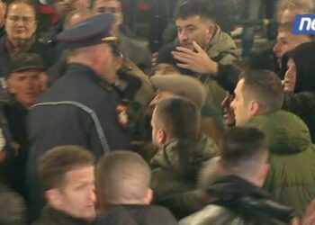 Sërish tensione në protestë, policia thirrje për lirimin e rrugës, Bardhi: Na e garanton Kushtetuta!