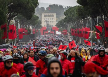 Festa e Pavarësisë / Detaje nga parada e madhe më 28 Nëntor, hapja te sheshi “Nënë Tereza”