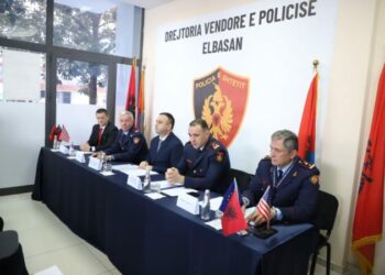 Policia me drejtues të rinj në qarqe, ministri Hoxha prezanton “kryepolicët” në Elbasan e Korçë: Çmontim grupeve kriminale!