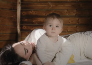 “Kur të rritesh do mësosh të vërtetën”, Xhensila zbulon për herë të parë portretin e të birit: Me shumë trazira të solli furtuna e Nëntorit