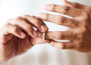 Studimi i ri zbulon arsyet pse të famshmit tradhtojnë më shpesh