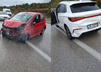 Aksident masiv në dalje të tunelit të Krrabës, përplasen 4 makina