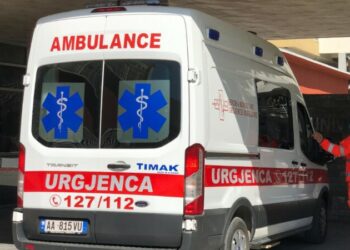 Përsëritet tragjedia! Po rregullonte antenën, kryefamiljari në Durrës bie aksidentalisht nga lartësia dhe humb jetën