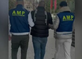 Dyshohet për trafik droge dhe dekonspirim të aksioneve policore, AMP arreston efektivin në Gjirokastër (Emri)