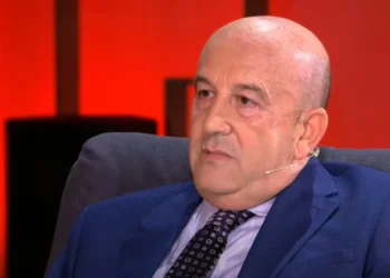 “Mora kërcënim me vdekje nga Sali Berisha”, historia e gazetarit të njohur: Prindërit e mi…