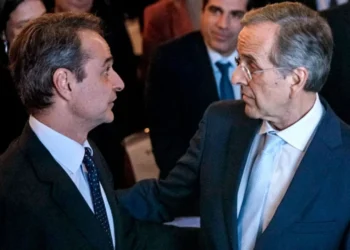 “Po flirton me Erdoganin dhe Ramën”, Mitsotakis përjashton nga partia Demokracia e re ish-kryeministrin Samaras, çfarë ndodhi në Athinë