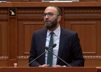 Bardhi ‘trimërohet’ pas largimit të Ramës nga seanca: Prit thonjtë, lahu dhe pastaj…