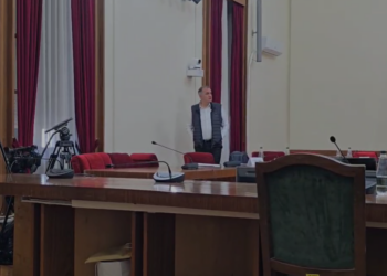 VIDEO / Beqaj ka 27 orë që pret Komisionin, por Komisioni ikën për të ngrënë drekë
