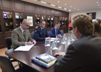 Zyrtarët e DEA-s zbarkojnë në Tiranë, takim me Ilir Prodën për trafikun e kokainës dhe luftën ndaj bandave