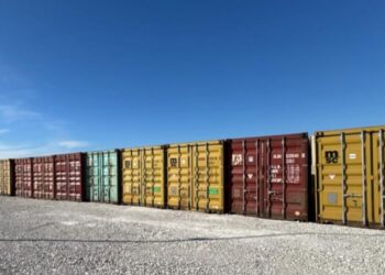 Nën masa strikte sigurie e nën monitorim nga kamerat, autoritetet marrin nën administrim 102 kontejnerët në Durrës