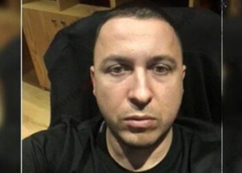 “Banda e Durrësit ‘hoqi qafe’ Vis Martinajn”, gazetari ngre alarmin: Mund ta ‘ngrenë stekën’ shumë lart dhe t’i ‘presin kokën’ edhe…