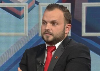 A duhet mbyllur TikTok? Avokati: Rrjetet sociale janë kthyer në armë për fëmijët