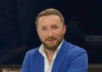 Nga politika tek TikToku, shoqëria që po ‘vret’ bijtë e vet