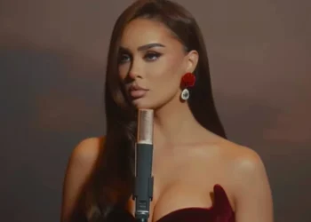 “Qesh, por brenda vetes derdh lot”/ Mesazhi prekës i Xhensila Myrtezajt: Për gratë që sakrifikojnë për fëmijët, që heshtin…