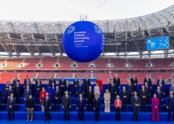 Rama krah Orban dhe Michel/ Publikohet fotoja familjare e takimit të Komunitetit Politik Europian